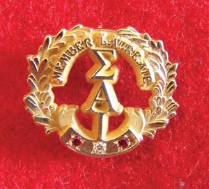 Member Laureate Pin